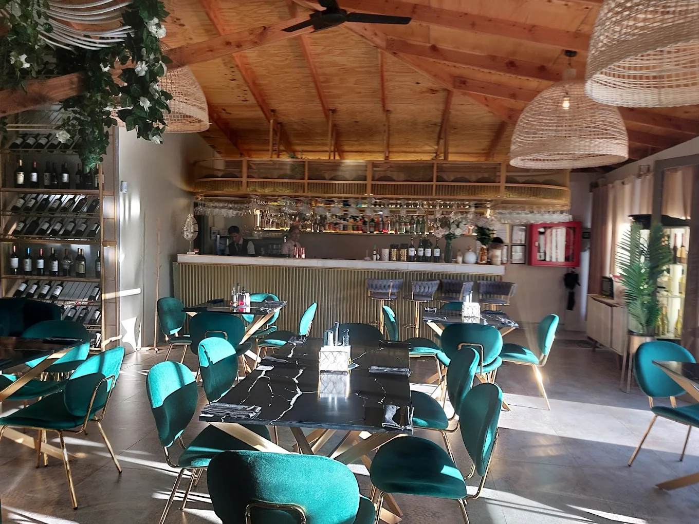 Interior del restaurante — barra