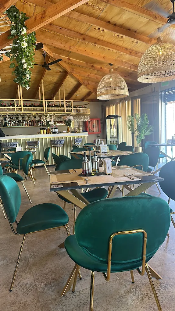 Salón de Máncora Restaurant