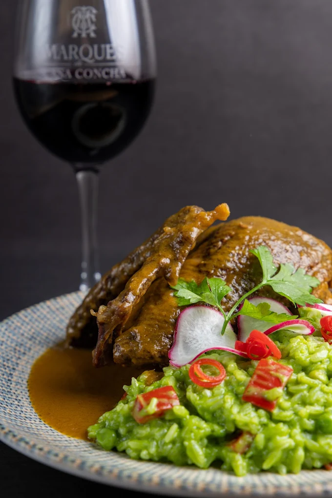 Ají de gallina con vino